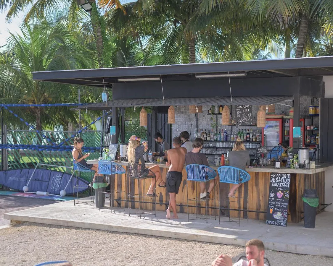 The Yak Lake House - Hostal Bacalar