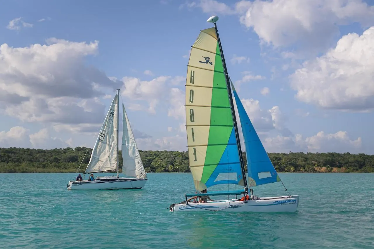 The Yak Lake House - Hostal Bacalar