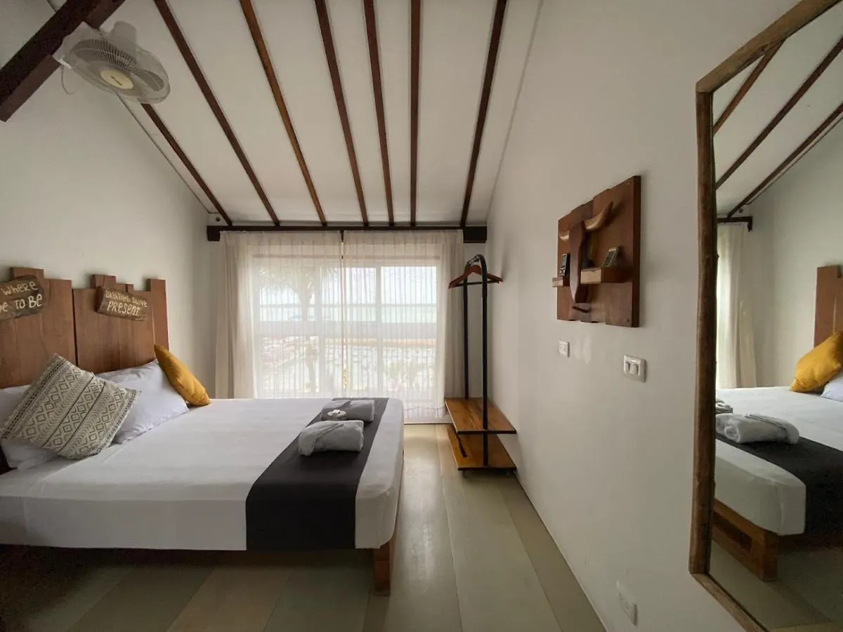 The Yak Lake House - Hostal Bacalar