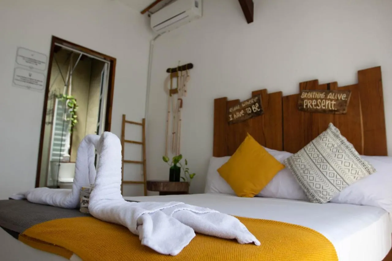 The Yak Lake House - Hostal Bacalar
