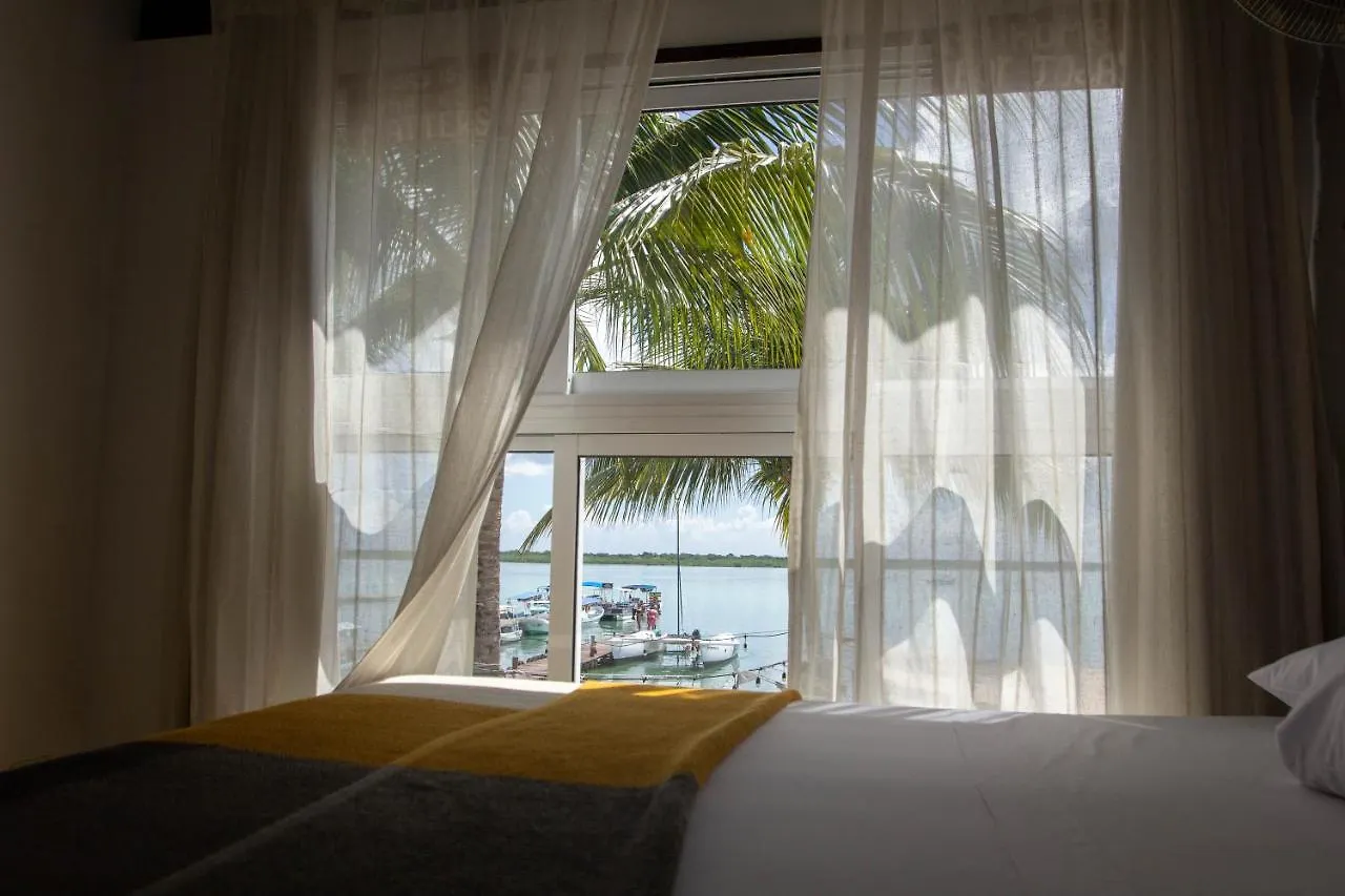 The Yak Lake House - Hostal Bacalar