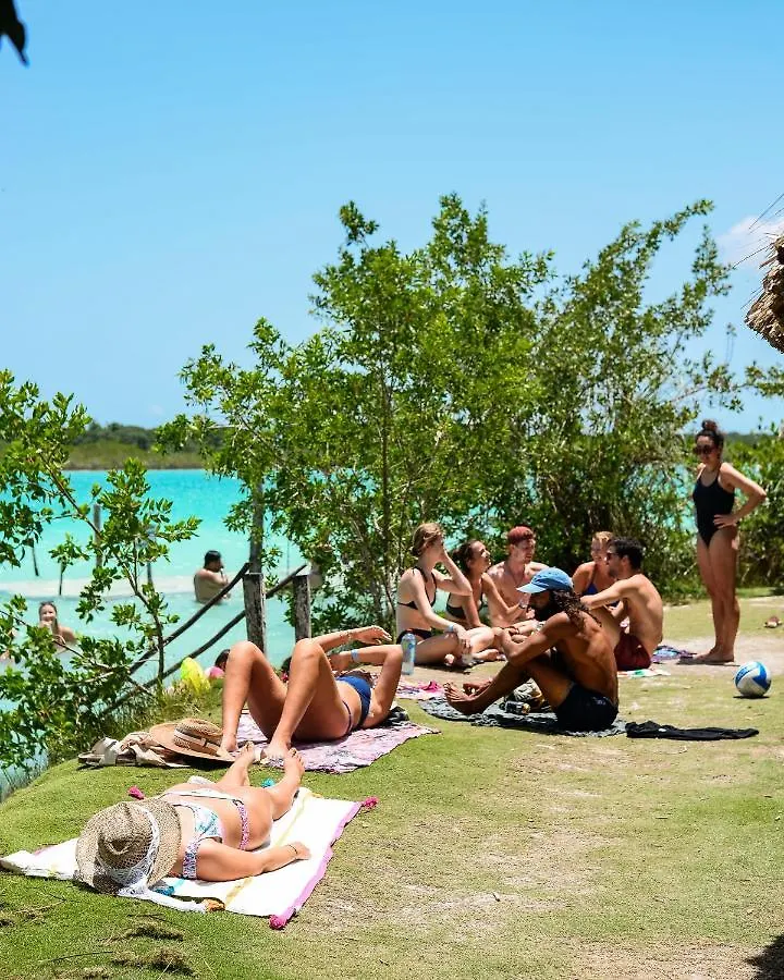 The Yak Lake House - Hostal Bacalar