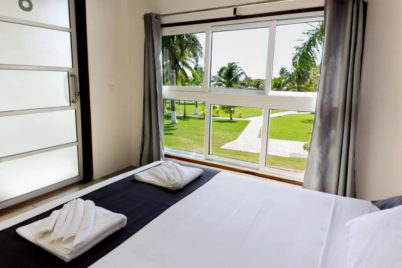 The Yak Lake House - Hostal Bacalar Hostel