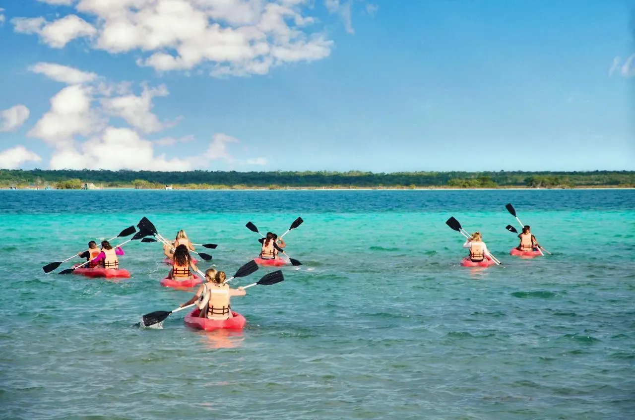 The Yak Lake House - Hostal Bacalar Hostel